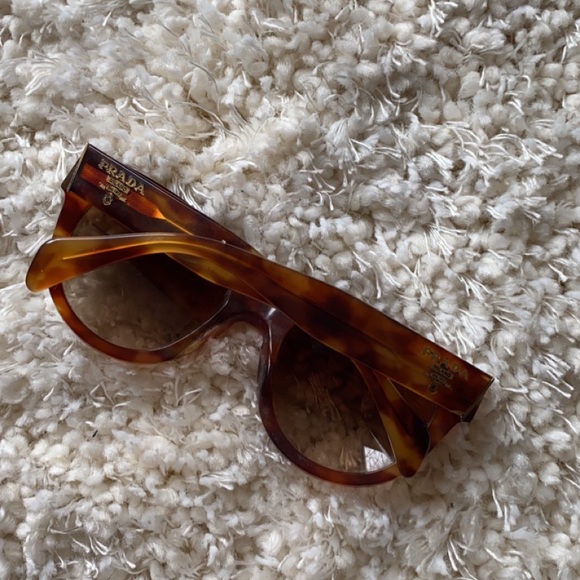 WOMENS PRADA SUNGLASSES - Picture 4 of 5